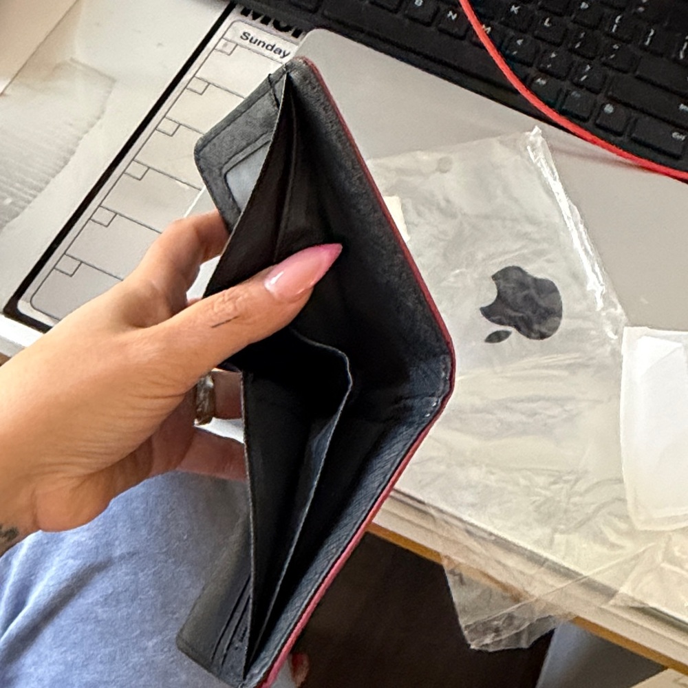Squid Game Red Wallet - Picture 4 of 4